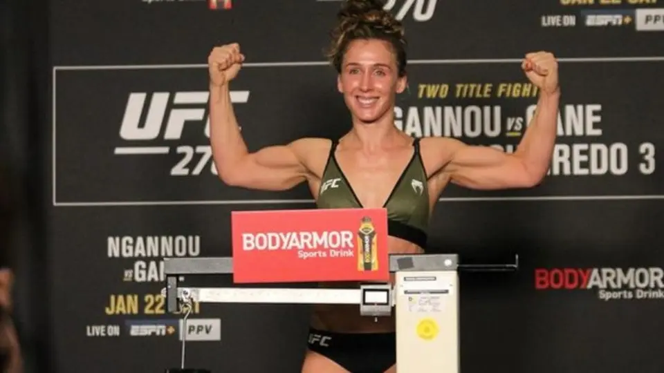 Peleadora de UFC atribuyó su primera victoria al pole dance, su extrabajo