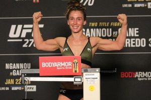 Peleadora de UFC atribuyó su primera victoria al pole dance, su extrabajo