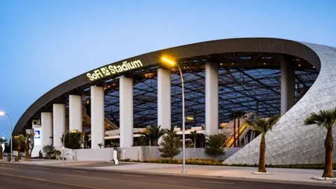 Aficionada de los Rams demandó al SoFi Stadium por sufrir una lesión
