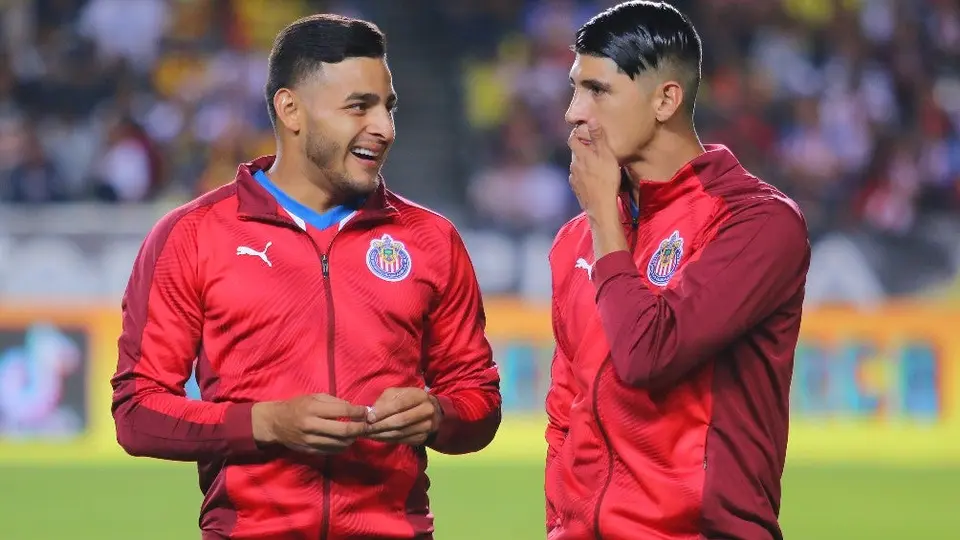 Chivas: Alexis Vega pidió a Alan Pulido regresar al Rebaño durante transmisión en Twitter