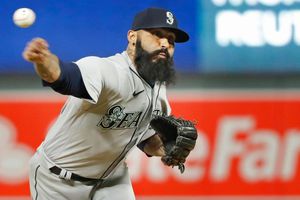 Sergio Romo: El mexicano llegó a 800 juegos en Grandes Ligas en derrota de Mariners