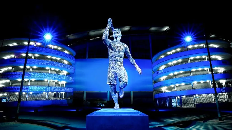 Manchester City: Estatua del Kun Agüero fue revelada por el club