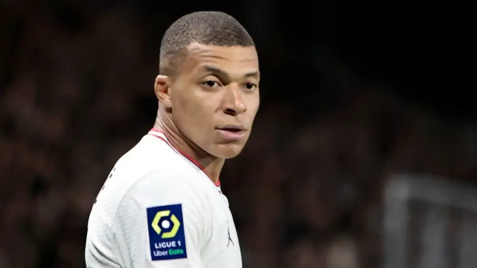 Mbappé: Familia de Kylian viajó a Qatar para hablar del futuro del delantero