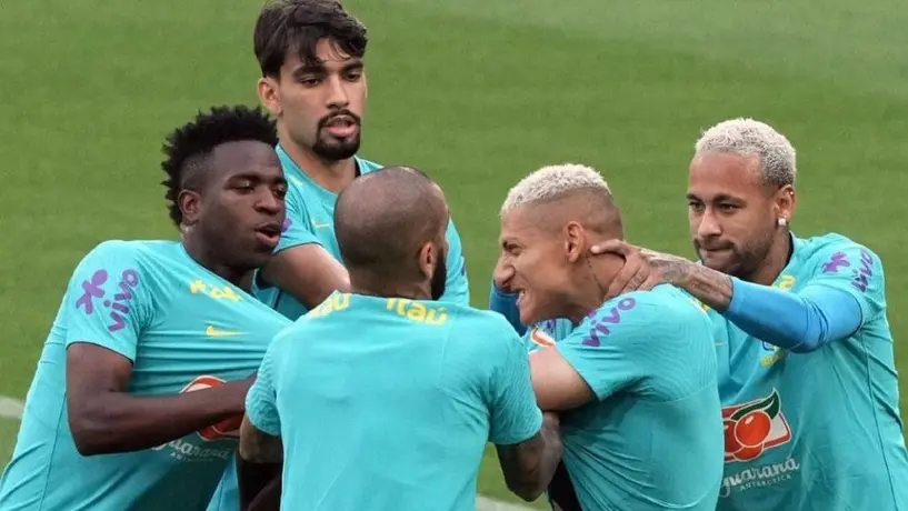 Richarlison y Vinicius Jr se 'pelearon' durante entrenamiento de Brasil