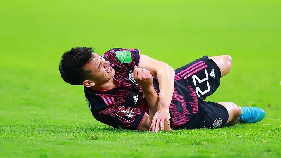 Chucky Lozano: Salió lesionado del juego vs Panamá tras fuerte choque