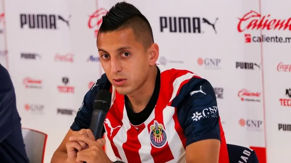 Piojo Alvarado: 'Fuera del campo debemos ser cuidadosos, estamos en el ojo del huracán'