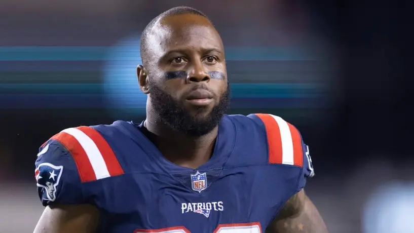 NFL: New England Patriots recontrató a James White