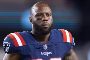 NFL: New England Patriots recontrató a James White