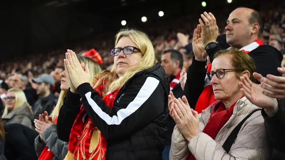 Cristiano Ronaldo: Liverpool y United se unieron para honrar a CR7 en Anfield