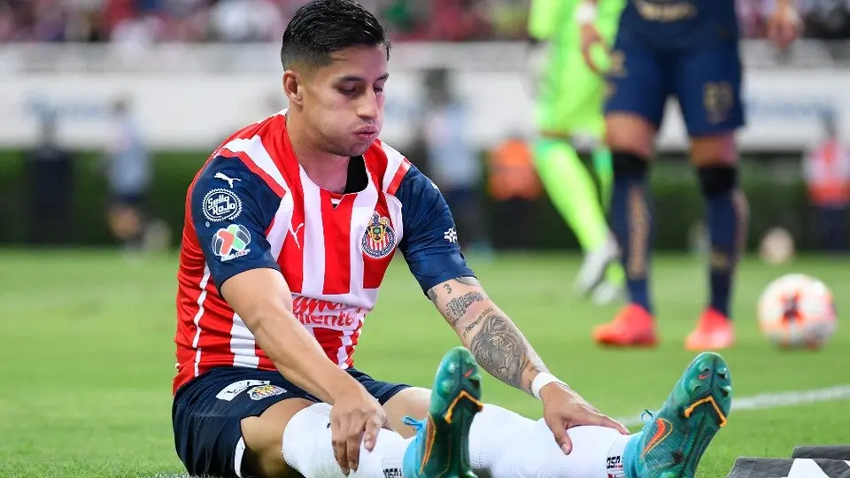 Chivas: Carlos Cisneros deberá pelear por la titularidad en el cuadro de Cadena