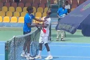 Tenista francés abofetea a su rival 'imitando' la acción de Will Smith en los premios Oscar