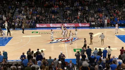 Grizzlies y Thunder salieron a la duela con el mismo uniforme y retrasaron el inicio del partido