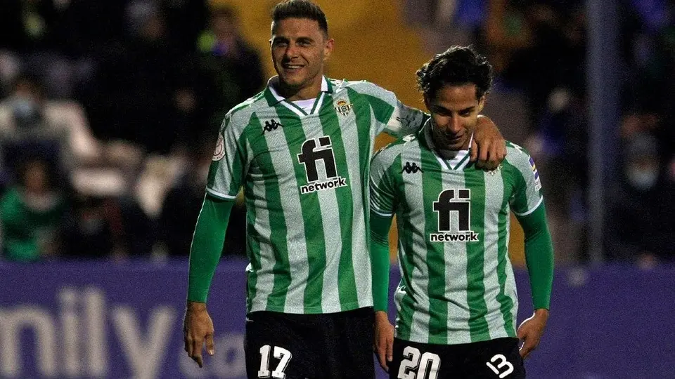 Joaquín: "Estoy tomando ya a Diego Lainez para ensayar como levantar la Copa"