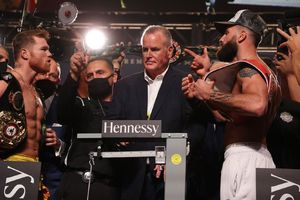 Caleb Plant buscará la revancha ante Canelo Álvarez este año