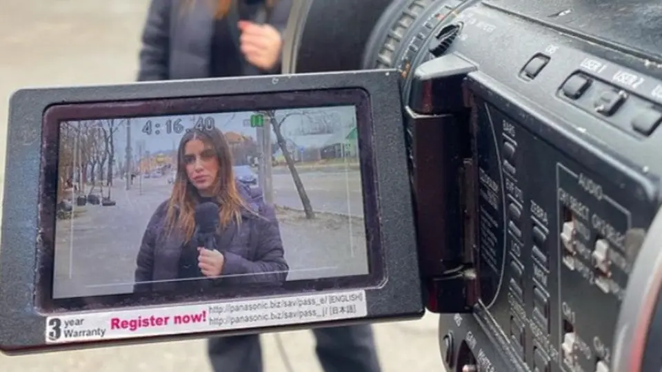 Reportera narró momento en el que camarógrafo ucraniano le pidió que cuidara a su hija