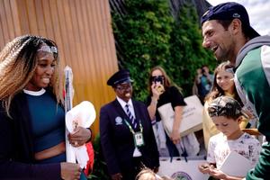 Novak Djokovic y sus hijos pidieron autógrafo a Venus Williams en Wimbledon