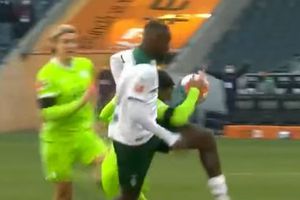 Wolfsburg hizo homenaje a la 'Muertiña' de Joel Huiqui