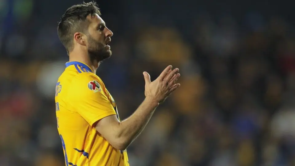 Tigres: Liga MX retiró cartel a niño que pedía foto con Gignac