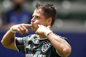 Chicharito Hernández prohibió a Sarah Kohan publicar el rostro de sus hijos