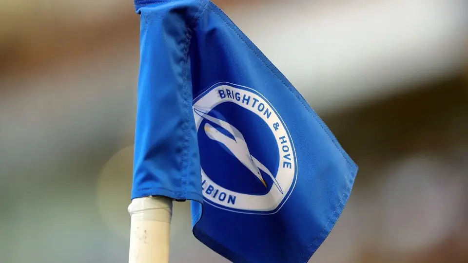 Premier League: Brighton prohibió acceso al estadio a un aficionado por cánticos homofóbicos