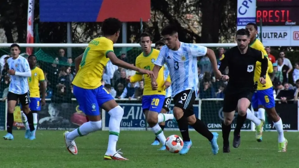 Argentina y Brasil protagonizaron 'batalla campal' en la Final de Montaigu Sub 17