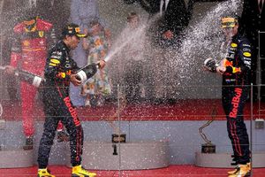 Checo Pérez: Prensa internacional se rindió ante triunfo del mexicano