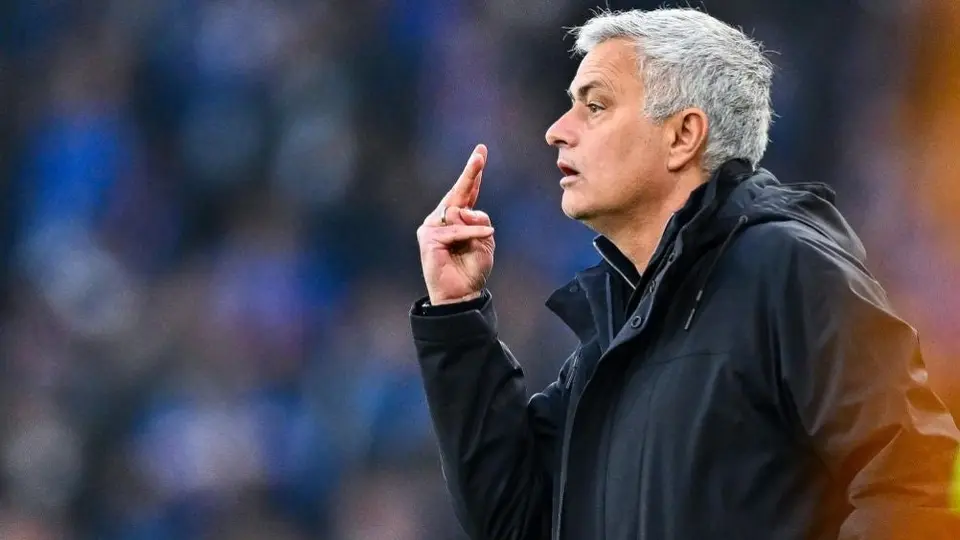 Video: José Mourinho, recibido en Noruega por bola de nieve de un niño
