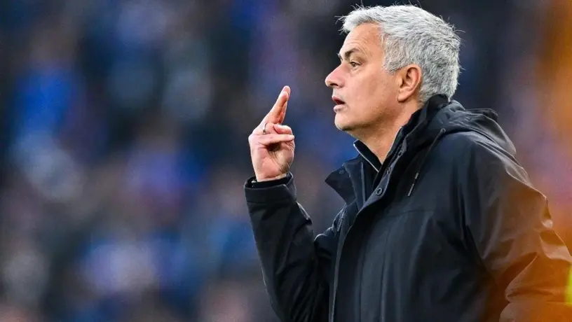 Video: José Mourinho, recibido en Noruega por bola de nieve de un niño