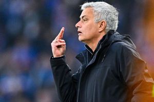 Video: José Mourinho, recibido en Noruega por bola de nieve de un niño
