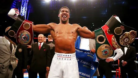 Video: Anthony Joshua mostró el poder de su golpe en máquina de boxeo