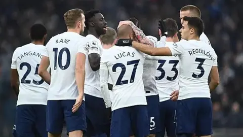 Premier League: Tottenham entrenó con maniquíes ante brote de Covid-19