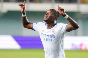 Real Madrid: Alejandro Sanz presumió pastel de cumpleaños que le regaló David Alaba