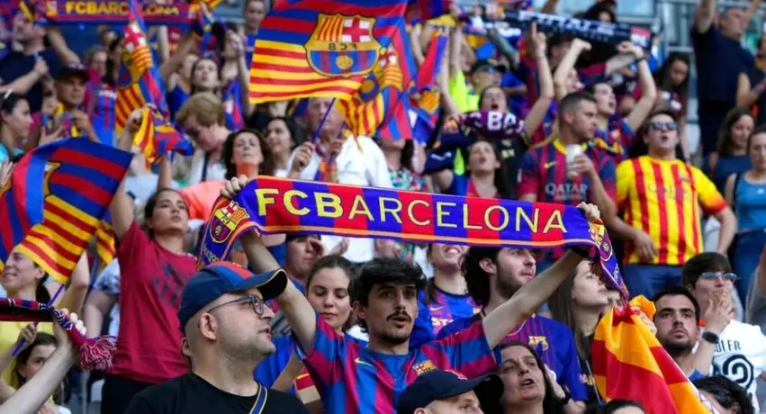 Video: Aficionados del Barça se burlaron del rechazo de Mbappé al Real Madrid