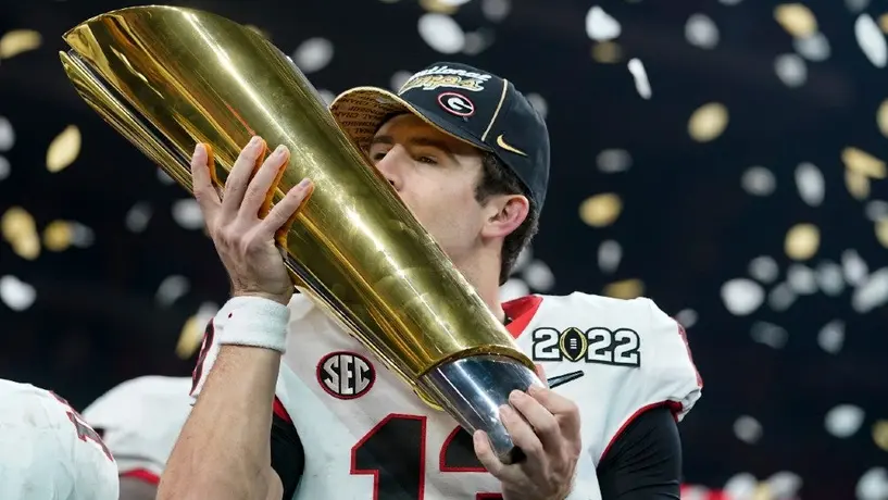 Georgia impone su defensa y obtiene título nacional tras remontar ante Alabama