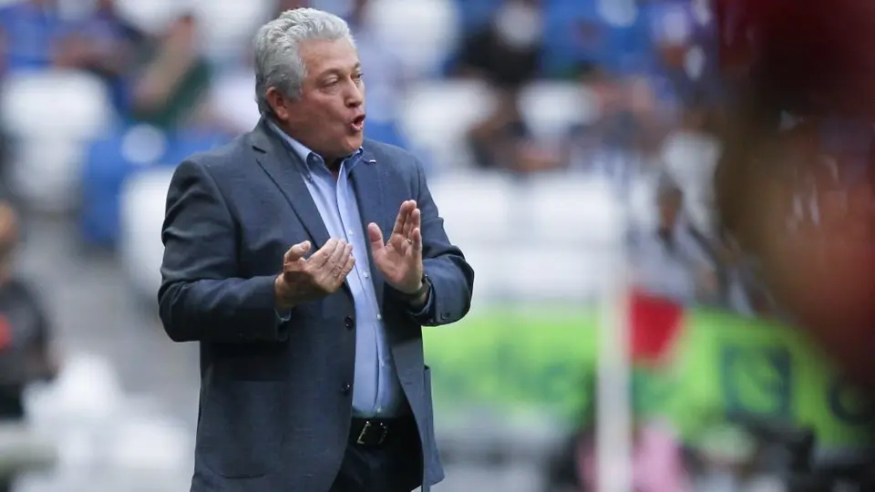 Chivas: Afición del Rebaño abucheó a Vucetich en el Estadio Akron