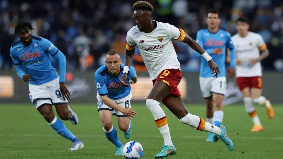Chucky Lozano: Napoli se alejó de la pelea por el Scudetto tras empatar ante La Roma