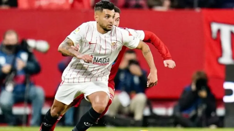 Tecatito Corona: Regresó a la convocatoria del Sevilla para el partido vs Leganés