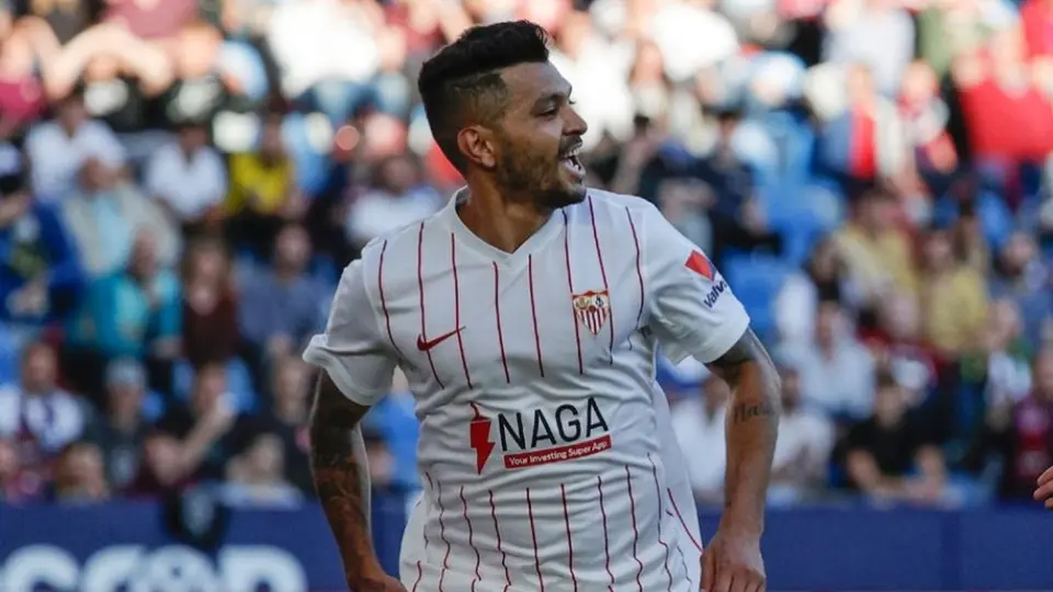Tecatito Corona: Protagonista en el Equipo de la Semana 32 de FIFA 22