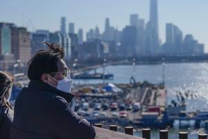 Covid-19: Nueva York levantó obligatoriedad en el uso de cubrebocas en espacios cerrados