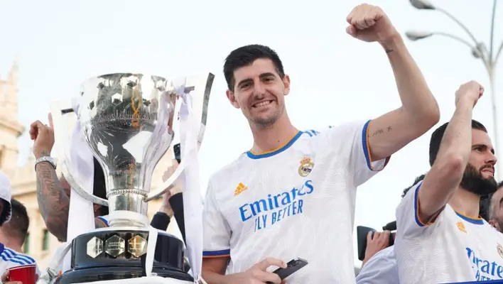 Real Madrid: Courtois mandó un 'mensaje' al Barça tras el título merengue