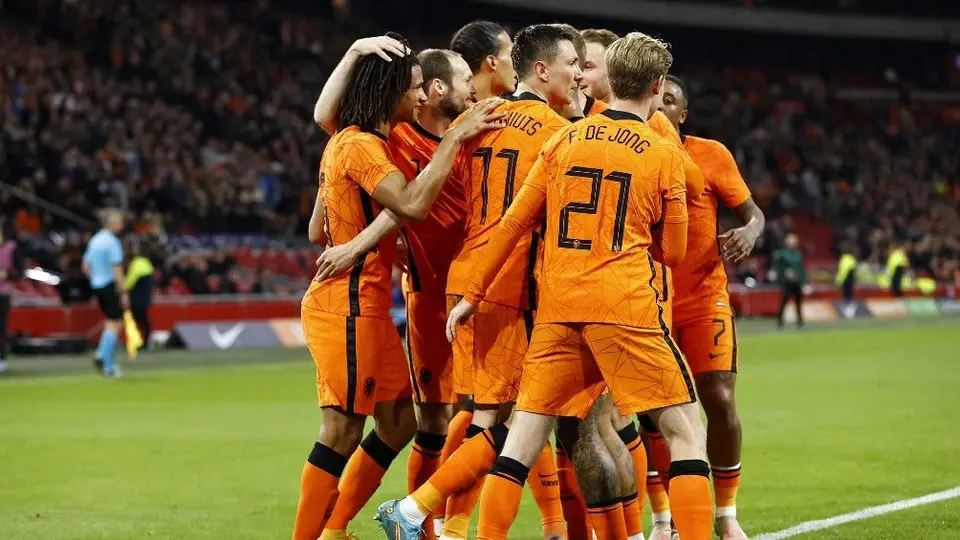 Países Bajos derrotó a Dinamarca en regreso de Christian Eriksen con su selección