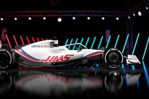 F1: Haas presentó el primer monoplaza de la temporada 2022