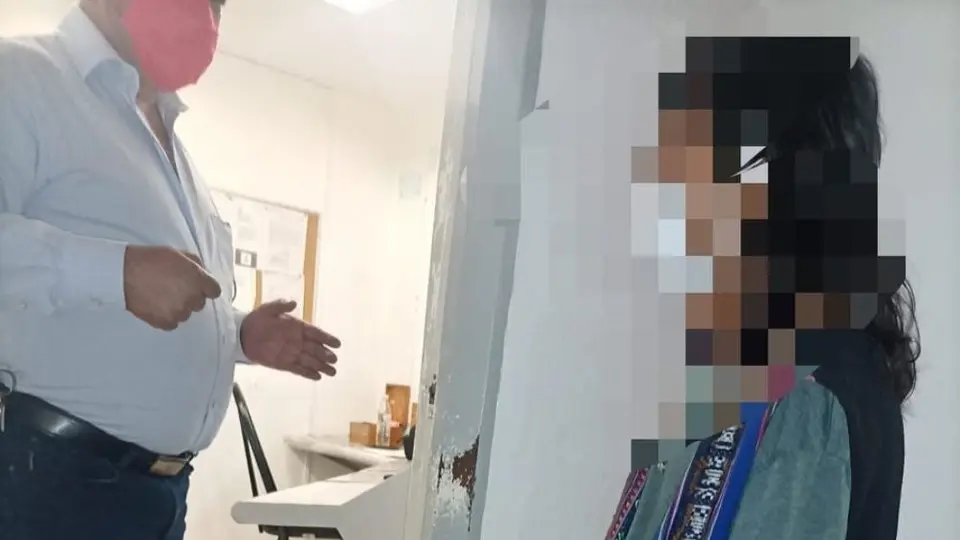 Metro CDMX: Hombre devolvió fajo de billetes tirado en escaleras a las autoridades