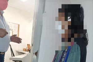 Metro CDMX: Hombre devolvió fajo de billetes tirado en escaleras a las autoridades