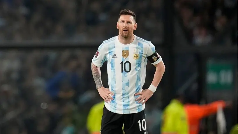 Leo Messi presentó su nuevo tatuaje alusivo al Mundial de Qatar 2022