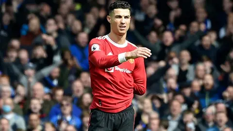 Cristiano Ronaldo: CR7 ofreció disculpas por romper celular a un aficionado