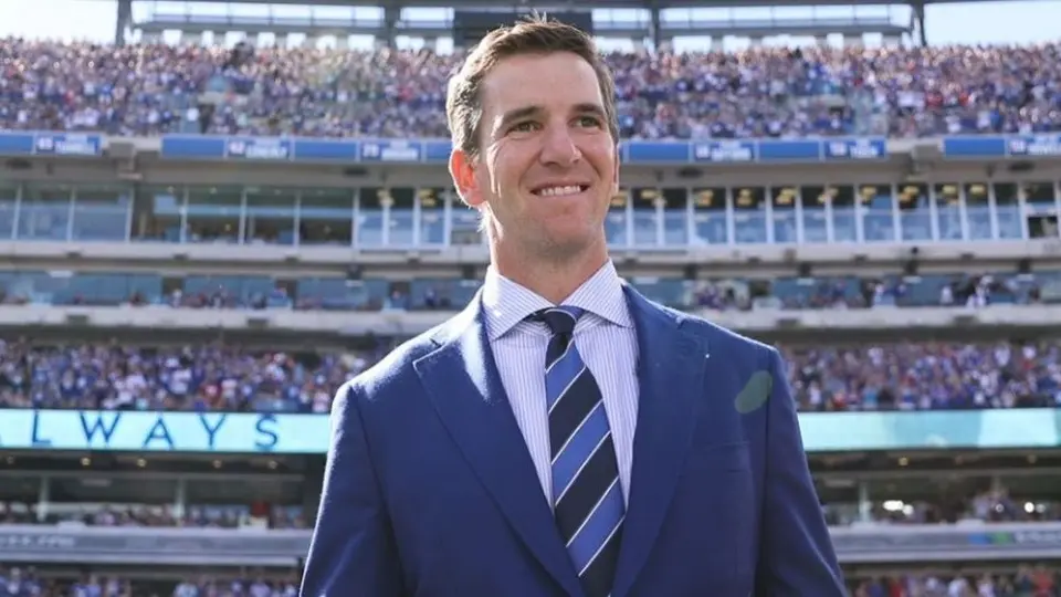 Eli Manning recibió una cadena de oro de Snoop Dogg por su cumpleaños