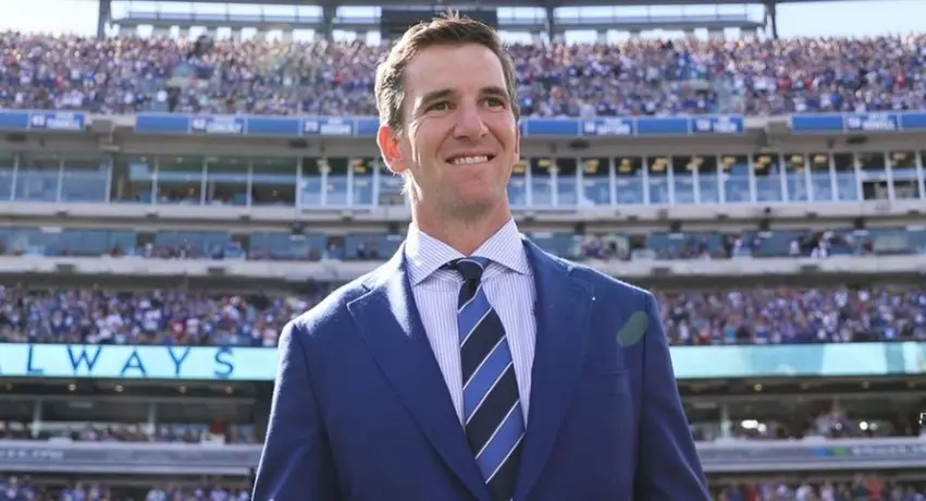 Eli Manning recibió una cadena de oro de Snoop Dogg por su cumpleaños