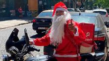 Santa Claus se vistió de héroe y detiene a un asaltante en Argentina