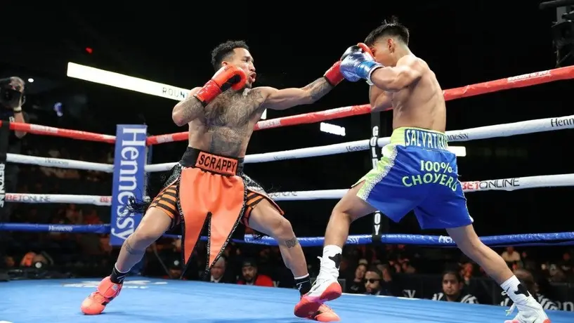 Jan Salvatierra: Pugilista mexicano recibió brutal KO y terminó fuera del ring